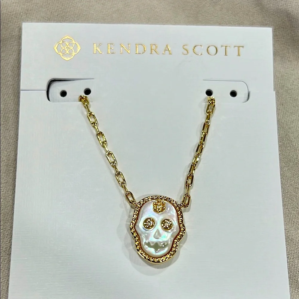 Kendra Scott Skeleton Gold Short Pendant Necklace in Ivory Mother-of-Pearl - Picture 2 of 4